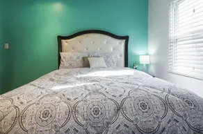 Best Vacation Home In Heart Of Downtown - Image 5