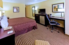 AmericInn by Wyndham Council Bluffs - Image 2