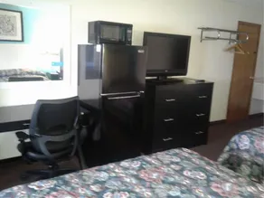 Red Carpet Inn Montrose - Image 5