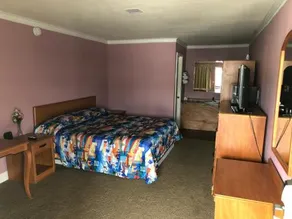 Frontier Motel - Image 4