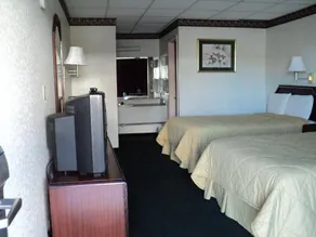 Relax Inn and Suites - Image 4