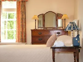 Bed & Breakfast at Ocklynge Manor - Image 3