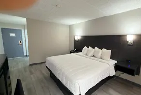 Quality Inn New Kensington - Image 2
