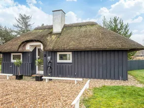 Beautiful Holiday Home in Vejers Strand with Hot Tub - Image 5