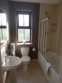 Hillcrest Guesthouse - Image 4