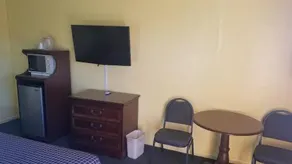 Black Gold Motel - Image 3