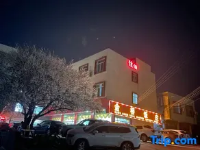 Jinqiao Hotel - Image 1