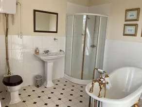 The Broomsquire Hotel - Image 2