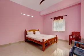 Royal Comforts by OYO Rooms - Image 5
