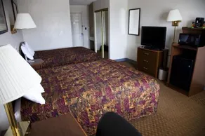 Econo Lodge - Image 5