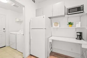 Private Entry Suite w Patio Bath Kitchenette - Image 4