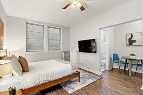 Trendy Studio Apt - Kenwood rep - Image 3
