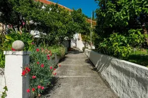 Green Apartment - Image 5