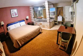 Red Carpet Inn - Image 4