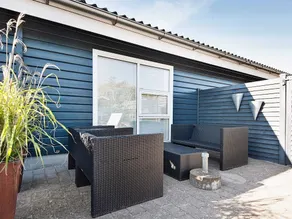 Spacious Holiday Home in Juelsminde Jutland With Garden - Image 4