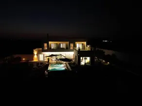 Splendide maison de campagne avec piscine et vue panoramique. - Image 1