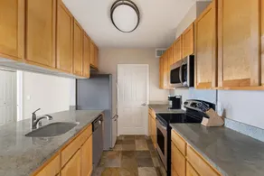 Bellevue Spacious 2BD 2BA Apartment - Image 4