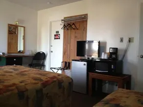 Redwood Motel - Image 3