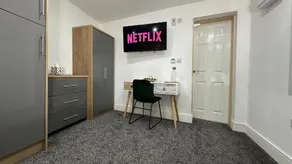 The En-Suite Escape. 4-Bed Luxury Stay - Image 3