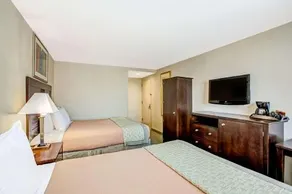 Hillcrest Hotel Near JFK Airtrain - Image 3