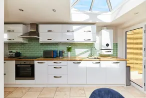 The Elmbridge Getaway Glamorous 2BDR with Garden - Image 2