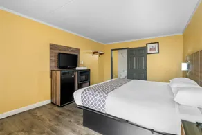 Budget Inn Charlotte - Image 4