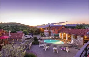 Three-Bedroom Holiday Home in Krusevo - Image 2