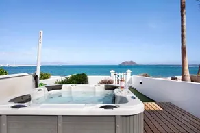 Luxury Oceanfront Villa - Image 1