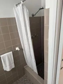 Aquatic Motor Inn & Laundromat - Image 3