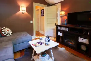 Kara's Kottages @ N Clarendon St - Image 5