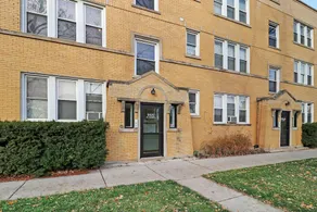 1BR Airy Apt- Barry 2 - Image 5