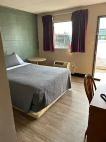 Cedar Inn - Image 2