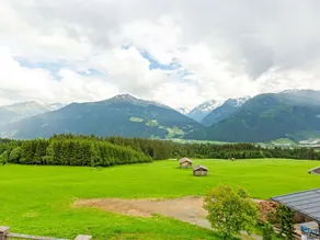 Comfy Apartment in Hollersbach im Pinzgau near Lake - Image 4