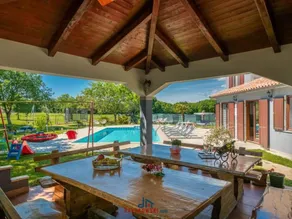 Adalene Comfortable Holiday Residence - Image 5