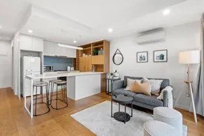 Stylish 2-Bedroom Preston Apartment Near Transport - Image 4