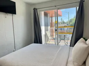 Colonial Motel - Image 3