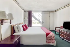 Palms Inn And Suites - Image 4