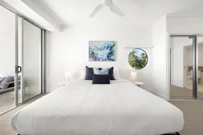 Paradise on the Water Luxurious 3brm Apartment - Image 4