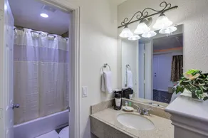 Romantic Inn & Suites - Image 5