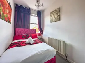 wonderful well-equipped home within easy walking distance of lots amenities - Image 3