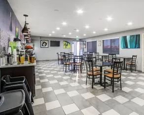 Rodeway Inn & Suites - Image 5