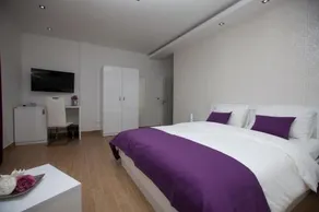 Room’s Ino - Image 2