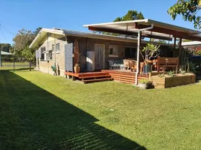 12 Zircon Street Renovated Beach Shack With The Perfect Blend Of Comfort And Coastal Cool - Image 3