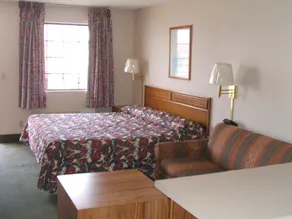Scottish Inns & Suites Springdale - Image 4