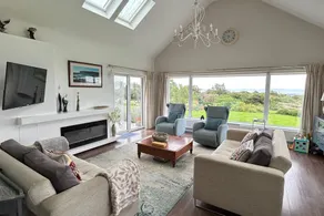Luxury Galway Getaway With 5 Bedrooms - Image 3