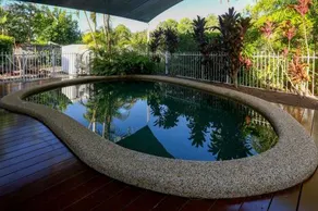 Cosy 1 Bed UNIT Close to the Beach and Town - Image 4
