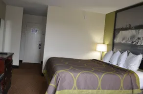 Super 8 by Wyndham Hamburg - Image 3
