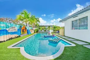 Miami Villa Pool Games Golf L09 - Image 5