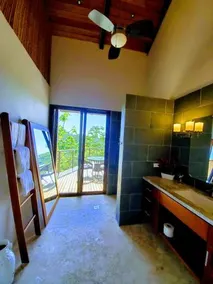WHALE'S TAIL OCEAN VIEW LUXURY SUITES - Image 5