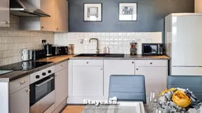 Luxury Spacious City Centre Apartment Amazing View - Image 4